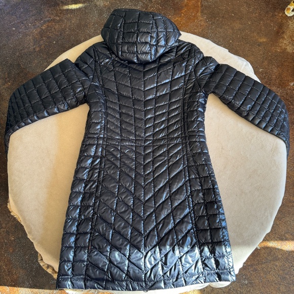 The North Face ThermoBall Hooded Parka Vegan Down Alternative - Picture 3 of 15